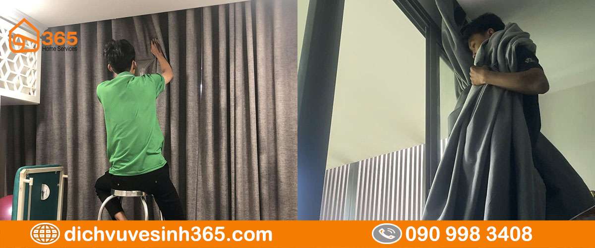 Nhân viên tháo rèm cửa trước khi giặt