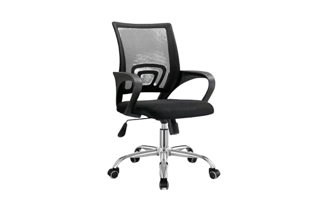 Nhân viên Vệ Sinh 365 giặt ghế xoay văn phòng lưng nệm, lưng lưới