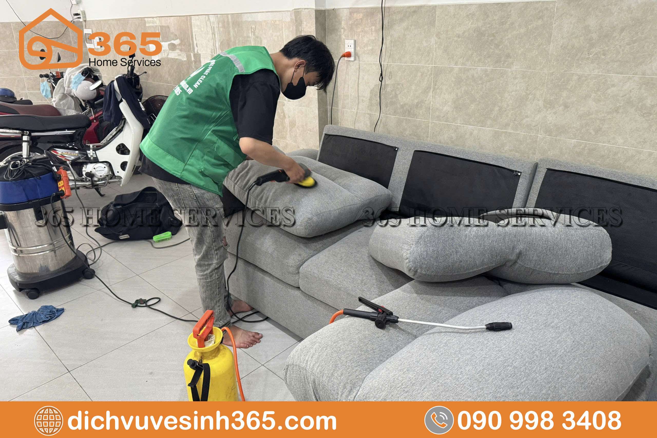 Sofa văn phòng nhiều bụi được làm sạch